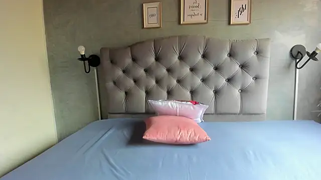 GiannaSlimJB online show from December 22, 7:33 pm