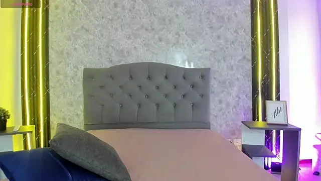 GiannaSlimJB online show from March 31, 7:36 pm