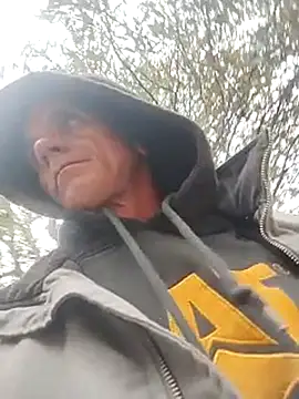 Snapshot of helldonk chatting on November 30, 5:28 pm helldonk online show from November 30, 5:28 pm