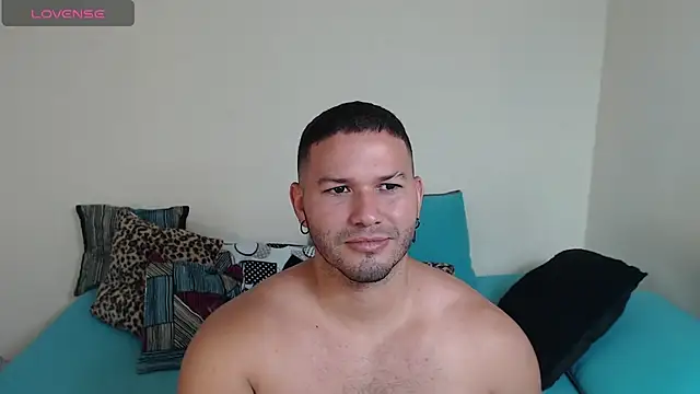 Snapshot of Tim_mz01 chatting on May 5, 5:54 pm Tim mz01 online show from May 5, 5:54 pm