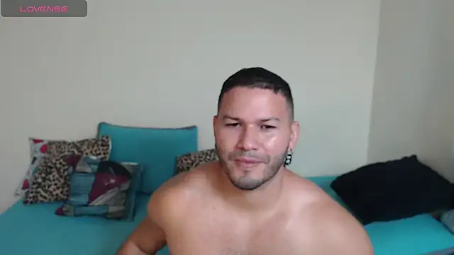Snapshot of Tim_mz01 chatting on May 7, 12:54 pm Tim mz01 online show from May 7, 12:54 pm