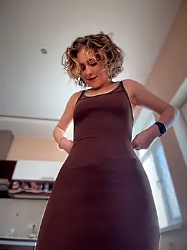 KellyKeler online show from April 2, 11:30 am