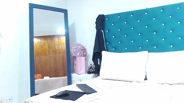 KimScarleth online show from October 3, 5:43 pm