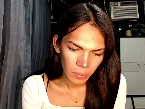 ladyhotcuming online show from June 17, 9:34 am