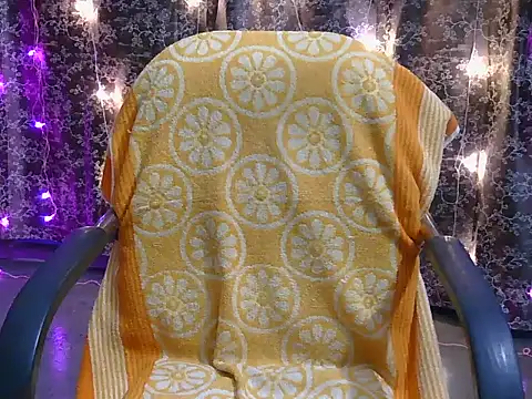 Snapshot of lovely_soniya chatting on December 21, 6:20 am lovely soniya online show from December 21, 6:20 am