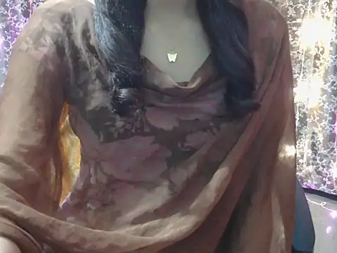 Snapshot of lovely_soniya chatting on December 22, 5:15 am lovely soniya online show from December 22, 5:15 am