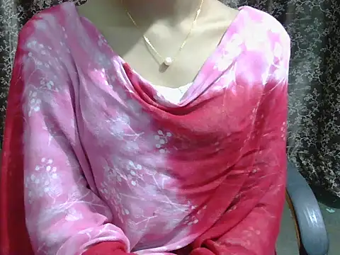 Snapshot of lovely_soniya chatting on December 23, 8:23 am lovely soniya online show from December 23, 8:23 am