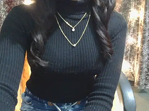 Snapshot of lovely_soniya chatting on January 11, 6:07 am lovely soniya online show from January 11, 6:07 am