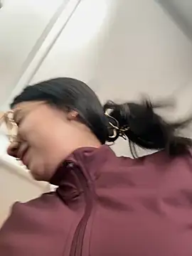 Michelle Zoe online show from November 23, 3:23 pm