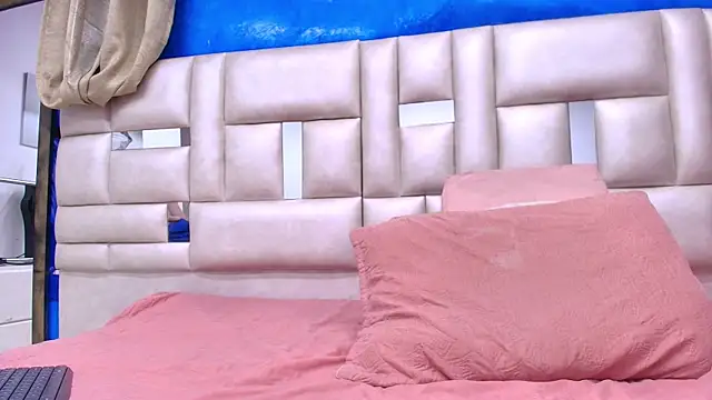 emmacurvy online show from October 7, 3:04 am