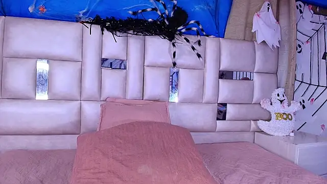 emmacurvy online show from October 22, 3:07 am