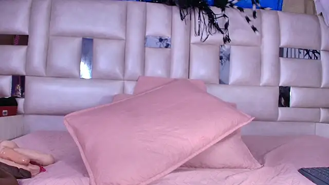 emmacurvy online show from October 26, 3:12 am