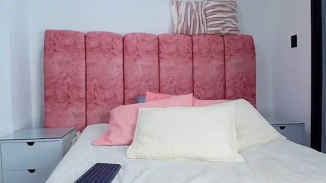 emmacurvy online show from November 15, 3:04 am