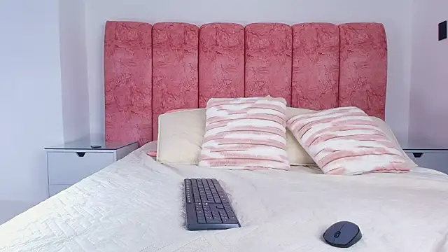 emmacurvy online show from November 28, 3:09 am