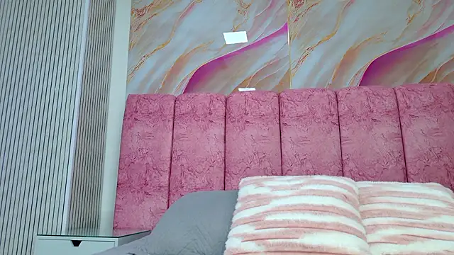 Snapshot of emmacurvy chatting on February 14, 3:03 am emmacurvy online show from February 14, 3:03 am