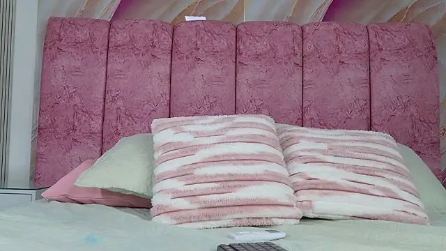 Snapshot of emmacurvy chatting on February 21, 3:07 am emmacurvy online show from February 21, 3:07 am