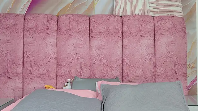 Snapshot of emmacurvy chatting on February 28, 3:07 am emmacurvy online show from February 28, 3:07 am