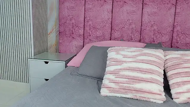 Snapshot of emmacurvy chatting on March 3, 3:12 am emmacurvy online show from March 3, 3:12 am