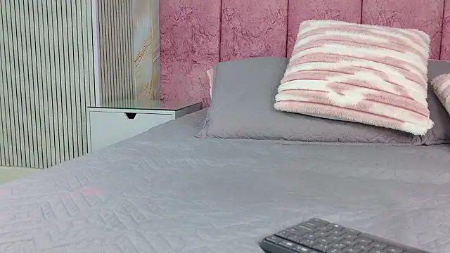 Snapshot of emmacurvy chatting on March 4, 3:12 am emmacurvy online show from March 4, 3:12 am