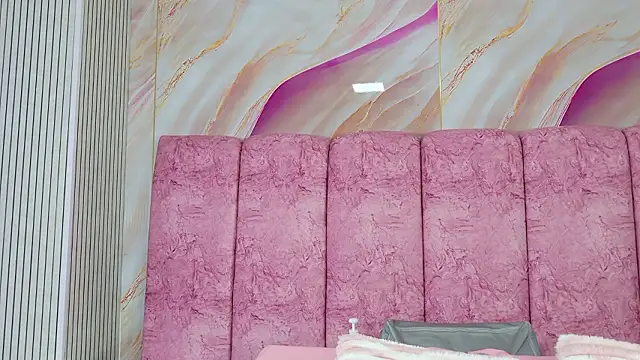 Snapshot of emmacurvy chatting on March 10, 3:11 am emmacurvy online show from March 10, 3:11 am