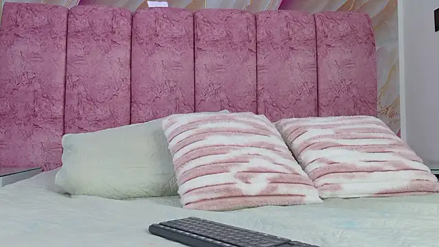 Snapshot of emmacurvy chatting on March 17, 3:11 am emmacurvy online show from March 17, 3:11 am