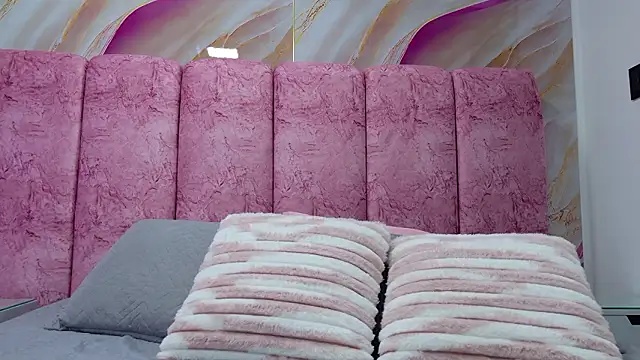 Snapshot of emmacurvy chatting on March 19, 3:10 am emmacurvy online show from March 19, 3:10 am