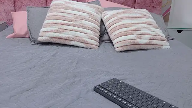 Snapshot of emmacurvy chatting on March 26, 3:12 am emmacurvy online show from March 26, 3:12 am