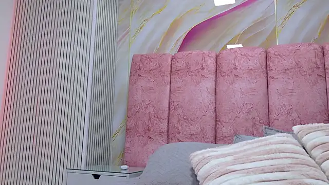 Snapshot of emmacurvy chatting on March 28, 3:06 am emmacurvy online show from March 28, 3:06 am