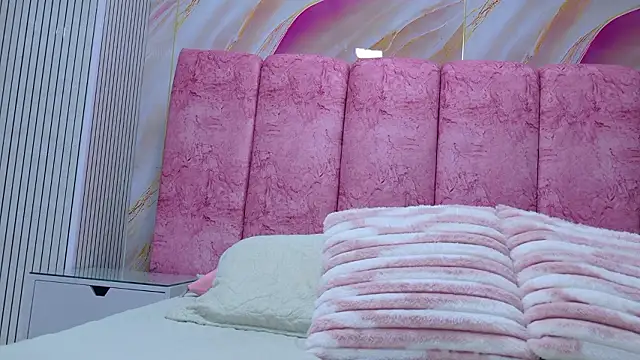 Snapshot of emmacurvy chatting on March 31, 3:08 am emmacurvy online show from March 31, 3:08 am