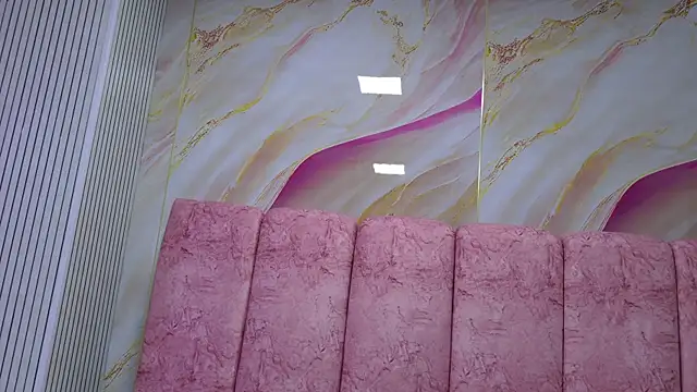 Snapshot of emmacurvy chatting on April 2, 3:04 am emmacurvy online show from April 2, 3:04 am