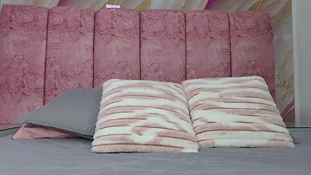 Snapshot of emmacurvy chatting on April 7, 3:07 am emmacurvy online show from April 7, 3:07 am