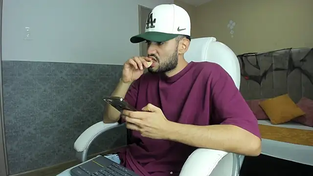 Snapshot of Ryan_Jackson_ chatting on October 1, 11:11 pm Ryan Jackson  online show from October 1, 11:11 pm