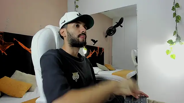 Snapshot of Ryan_Jackson_ chatting on October 16, 11:50 pm Ryan Jackson  online show from October 16, 11:50 pm