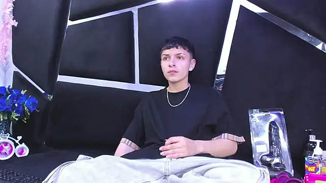 Megan Thompson  online show from December 19, 2:18 am