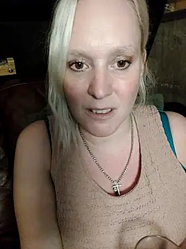 Snapshot of Bouncy-Bella28X chatting on September 26, 9:41 pm Bouncy-Bella28X online show from September 26, 9:41 pm