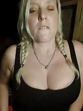 Snapshot of Bouncy-Bella28X chatting on October 7, 9:45 pm Bouncy-Bella28X online show from October 7, 9:45 pm