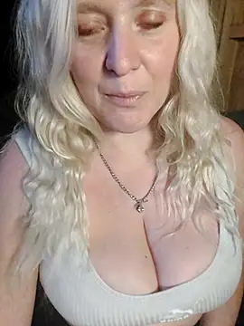 Snapshot of Bouncy-Bella28X chatting on October 8, 11:30 am Bouncy-Bella28X online show from October 8, 11:30 am