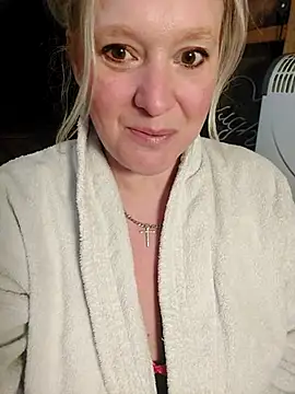 Snapshot of Bouncy-Bella28X chatting on October 30, 8:27 am Bouncy-Bella28X online show from October 30, 8:27 am