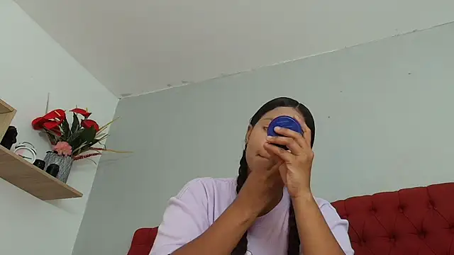 keyla mejia online show from May 4, 12:01 pm