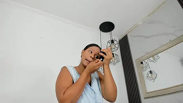 keyla mejia online show from May 6, 11:59 am