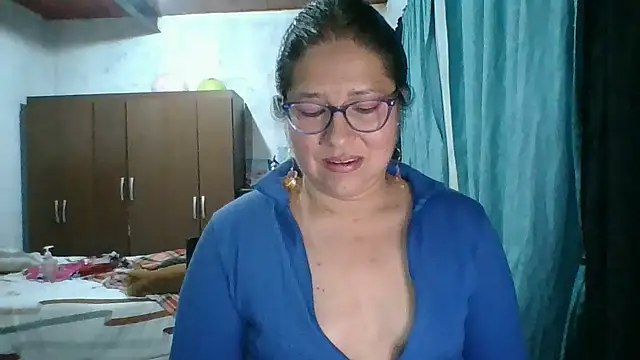 Snapshot of scarlett_widow_ chatting on October 5, 4:33 am scarlett widow  online show from October 5, 4:33 am