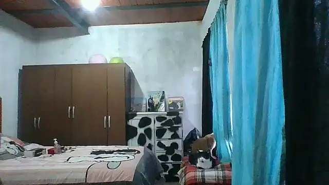 Snapshot of scarlett_widow_ chatting on October 13, 11:43 am scarlett widow  online show from October 13, 11:43 am