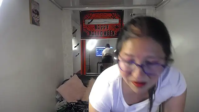 Snapshot of scarlett_widow_ chatting on October 19, 2:56 am scarlett widow  online show from October 19, 2:56 am