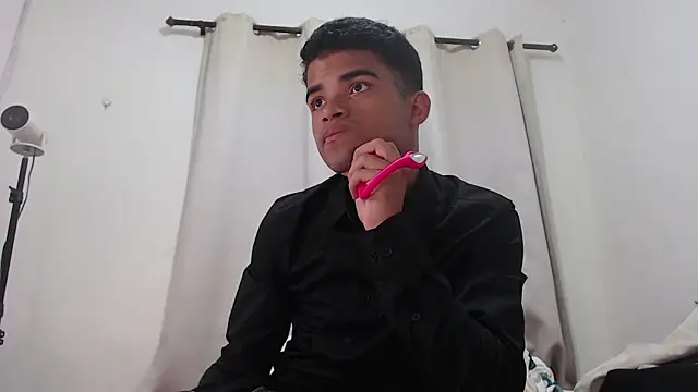 Snapshot of camillo_beischel_ chatting on November 7, 8:31 pm camillo beischel online show from November 7, 8:31 pm