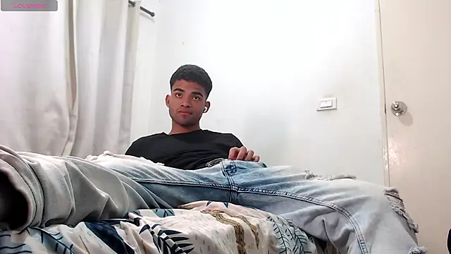 Snapshot of camillo_beischel_ chatting on February 7, 7:50 pm camillo beischel online show from February 7, 7:50 pm