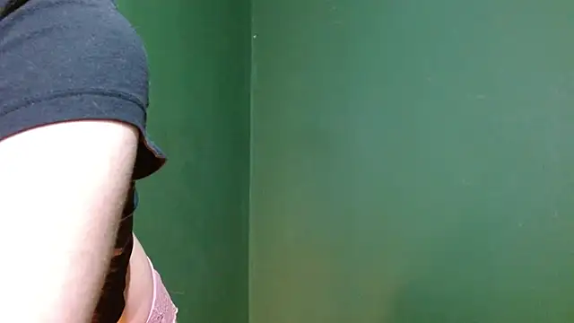 Snapshot of Roxiehood chatting on September 12, 2:44 am Roxiehood online show from September 12, 2:44 am