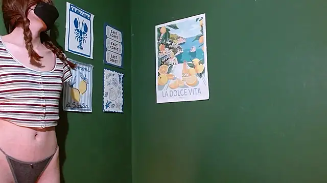 Snapshot of Roxiehood chatting on November 14, 1:48 am Roxiehood online show from November 14, 1:48 am