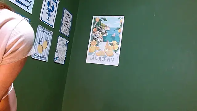 Snapshot of Roxiehood chatting on December 3, 1:46 am Roxiehood online show from December 3, 1:46 am