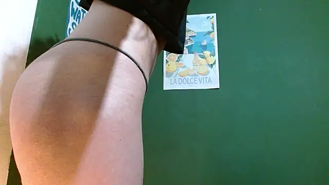 Roxiehood online show from May 2, 2:05 am