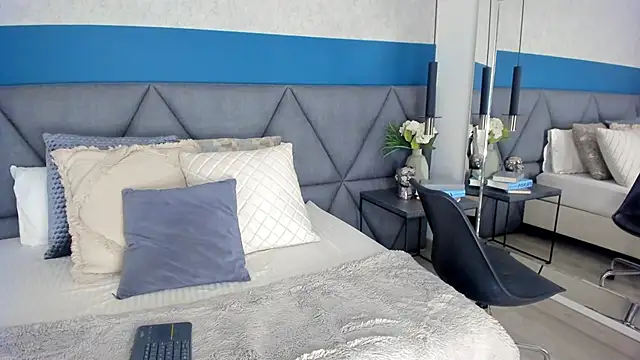 Snapshot of Mia_Roswell chatting on October 23, 11:03 pm Mia Roswell online show from October 23, 11:03 pm